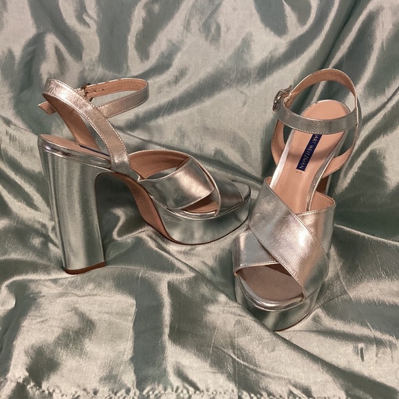 Stuart Weitzmann silver, strappy platforms size 9 - Picture 3 of 16